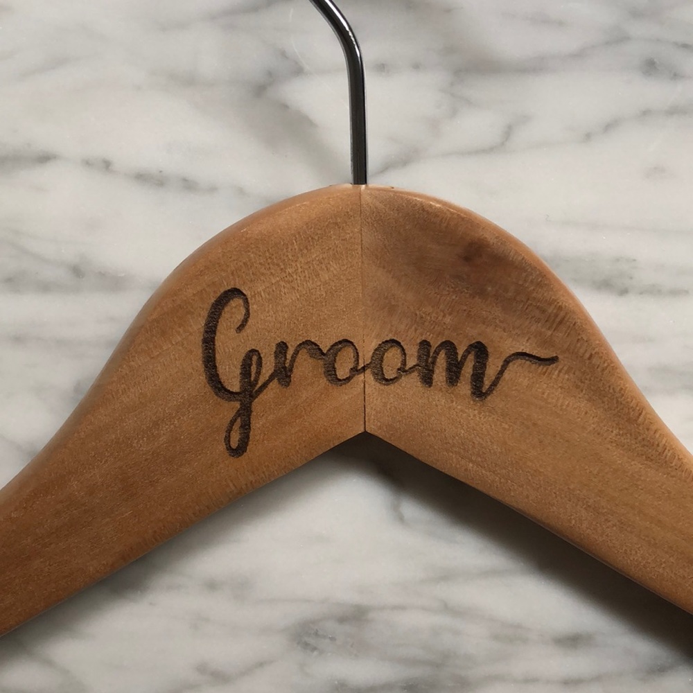 Groom hanger